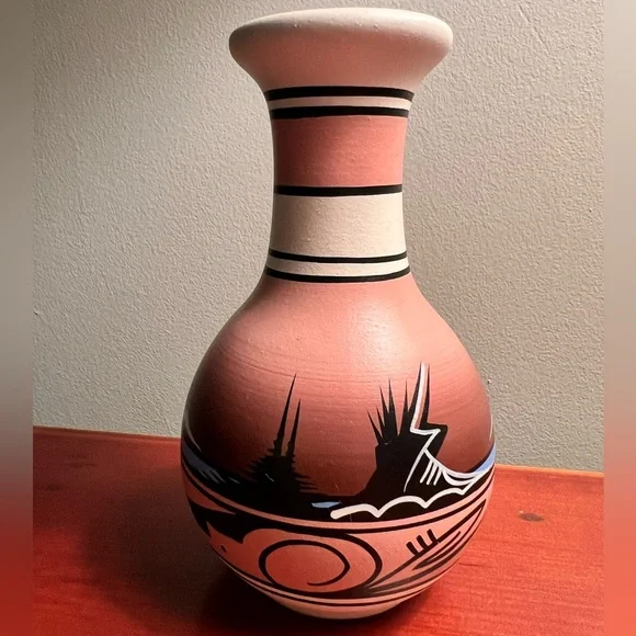 Cedar Mesa Signed hand-painted Pottery Bud Vase Desert Rainbow End of the trail - Picture 6 of 10